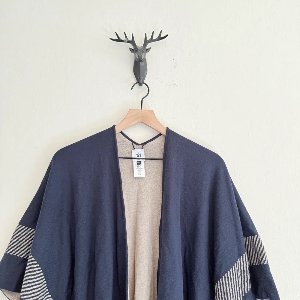 Cabi Women's Blue/Beige Shawl Size Medium/Large